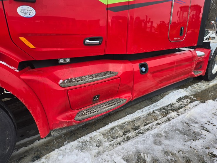peterbilt-579-image-15