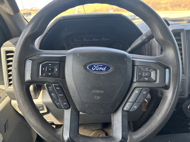 2017-ford-f350-image-40