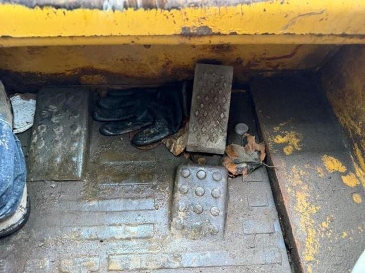 2009-caterpillar-232b2-image-15