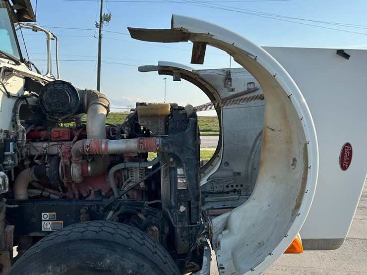 peterbilt-365-image-75