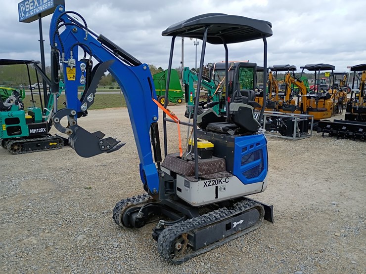 #24168-•-2025-diesel-agt-xz20k-c-mini-excavator-image-8
