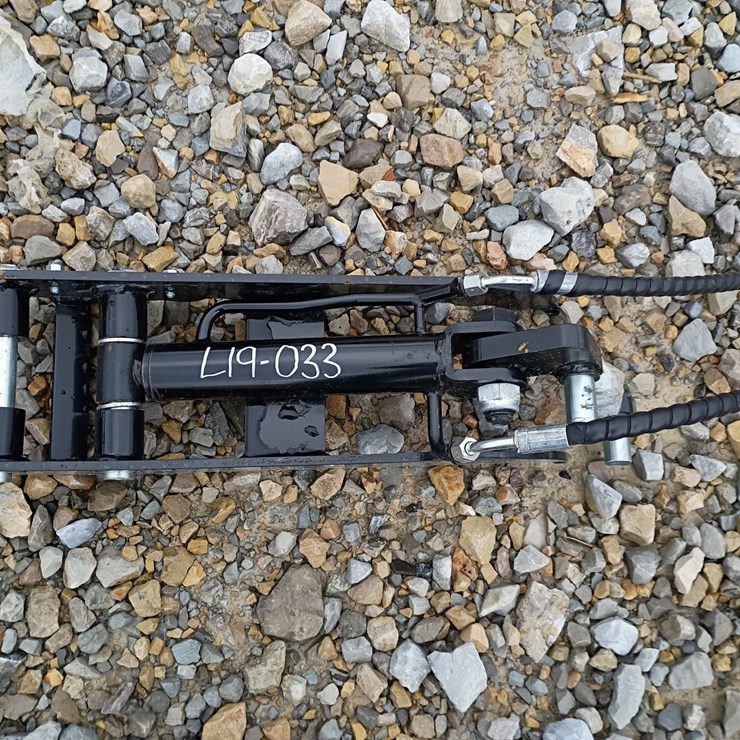 #L19-033 • TPM Hydraulic Thumb Mini Excavator Attachment