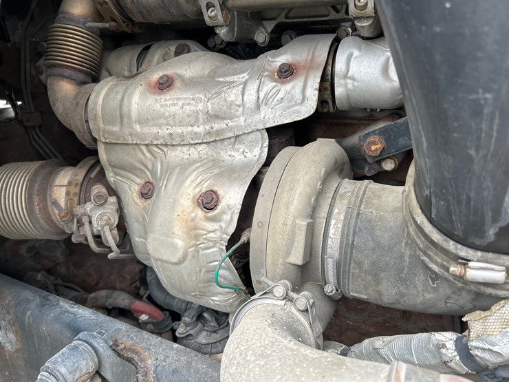 2017-massey-ferguson-8-image-42