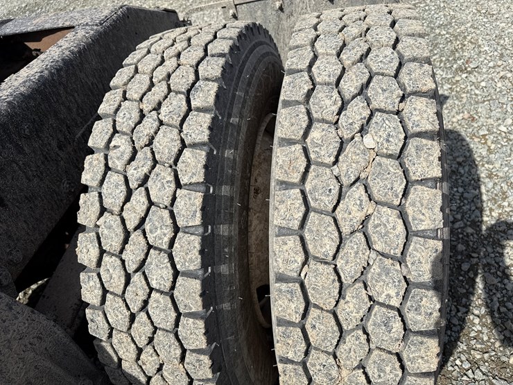 2004-peterbilt-378-image-58