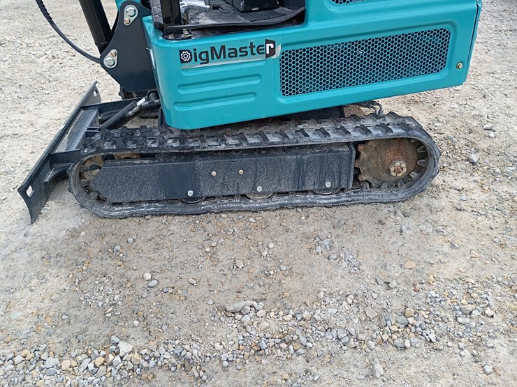 #24167-•-2025-diesel-digmaster-dm200-mini-excavator-image-10