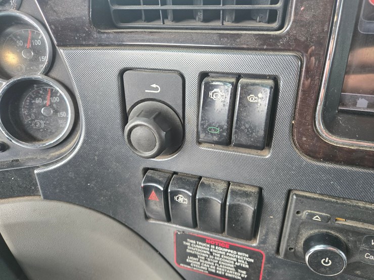 peterbilt-579-image-75