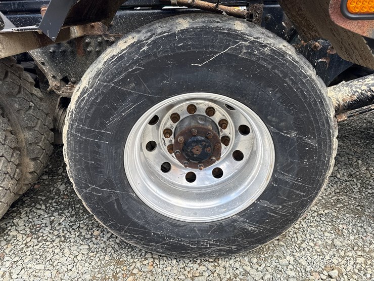 2016-massey-ferguson-8-image-90