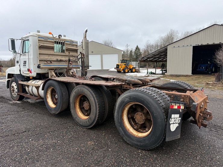 1996-mack-ch613-image-3