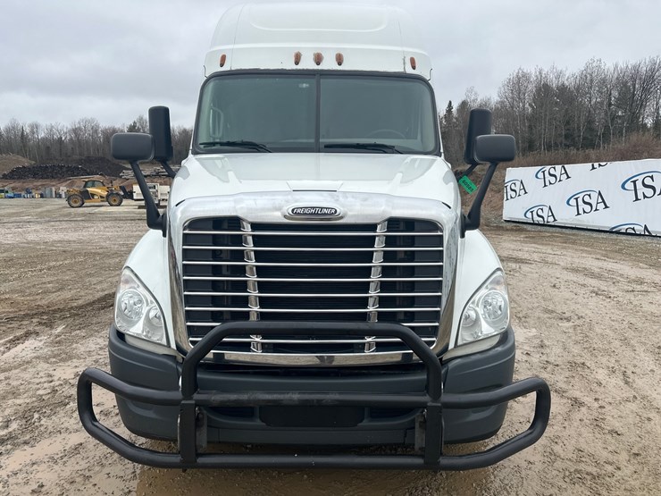 2016-massey-ferguson-8-image-8