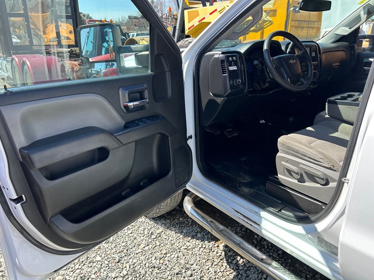 2018-chevrolet-3500-image-60