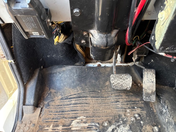 1998-freightliner-fl70-image-59