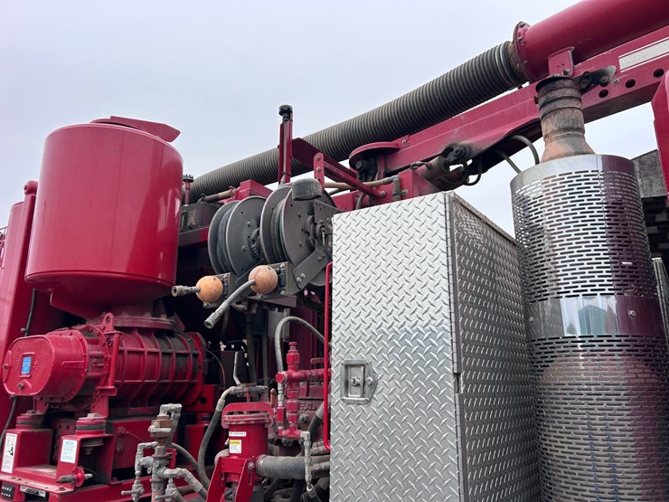 #1690-•-2013-international-7500-6x4-hydro-excavation-truck-image-30