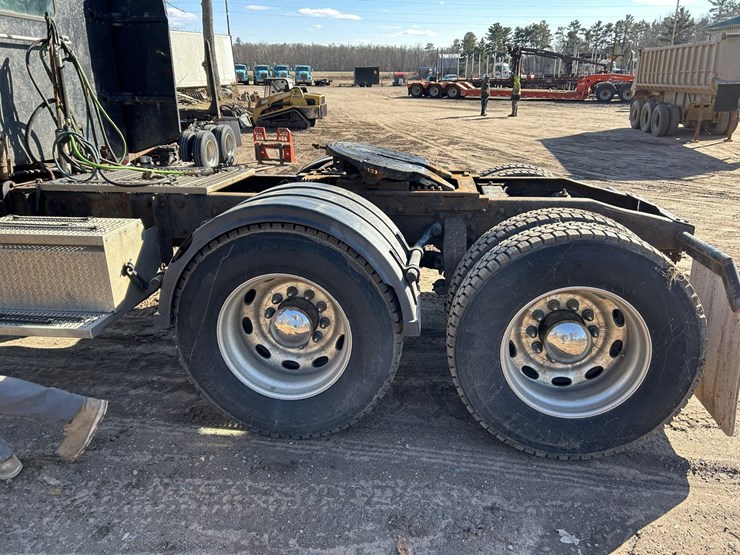 2005-peterbilt-379-image-16