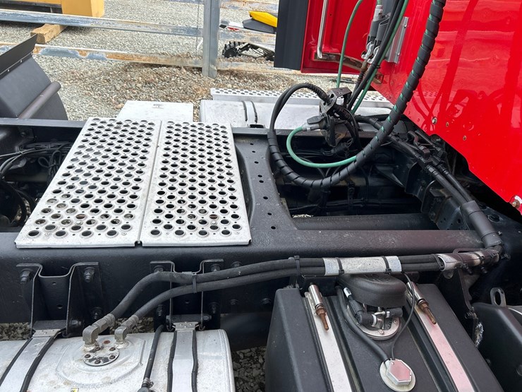 2015-kenworth-t680-image-32