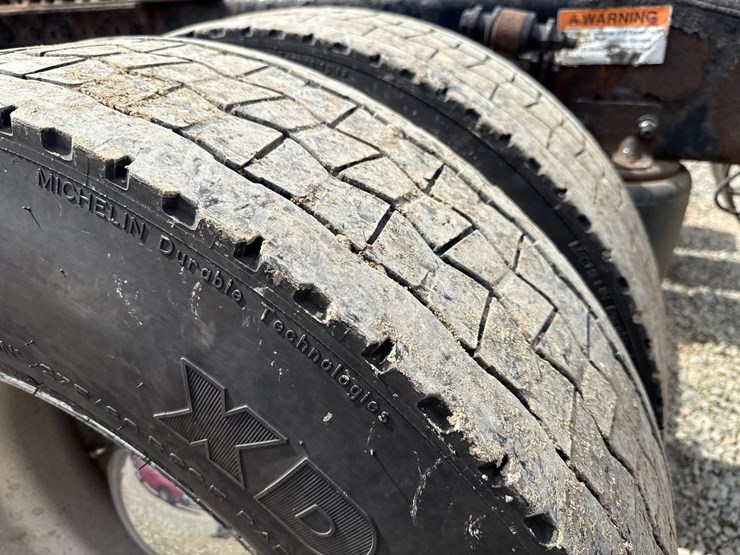 2018-freightliner-122sd-image-76