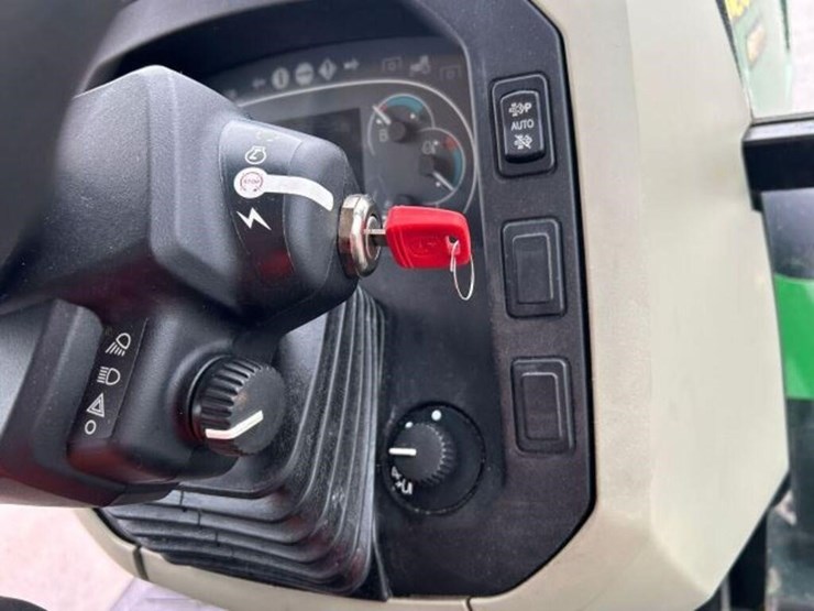 2016-john-deere-5085e-image-15