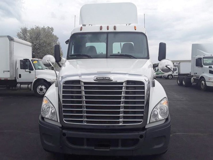 2018-freightliner-cascadia-125-image-3