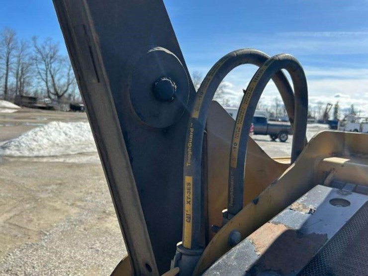 2009-caterpillar-232b2-image-25