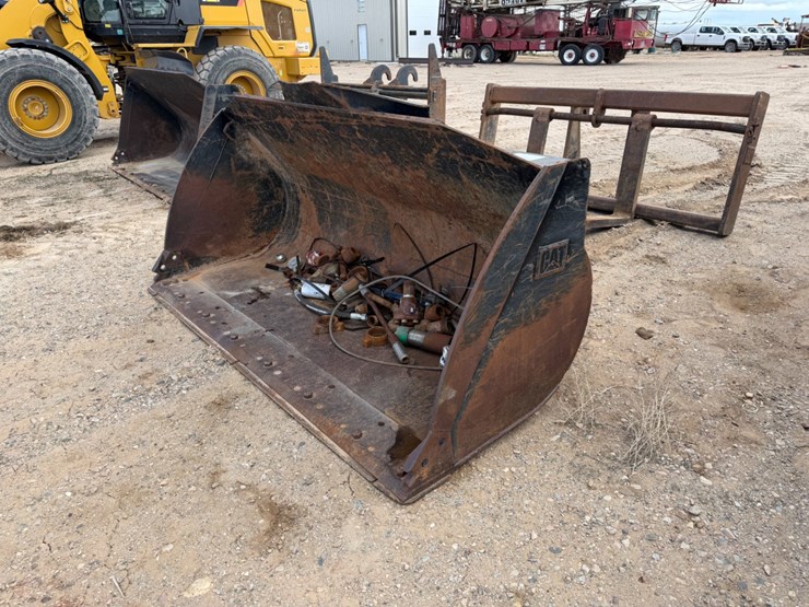 cat-quick-attach-bucket-&-forks-f/-wheel-loader-image-5