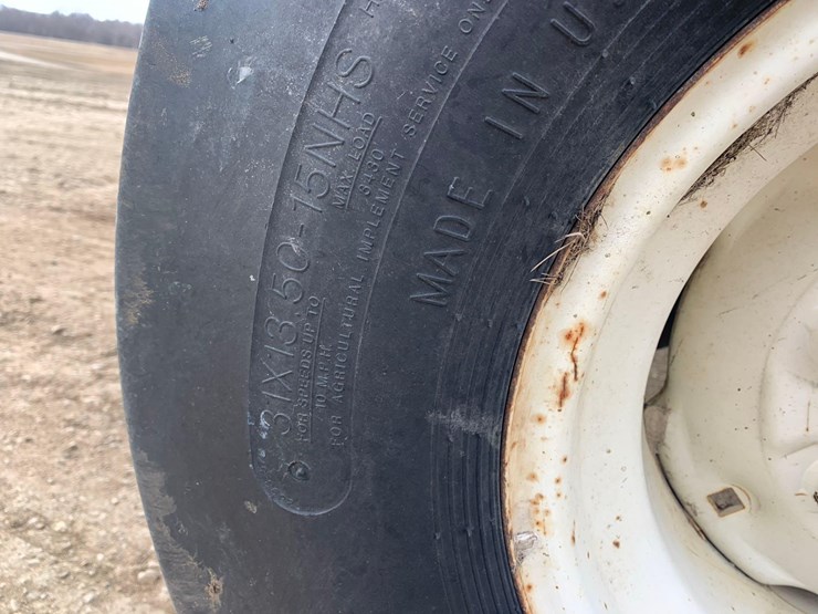 hesston-560-image-18