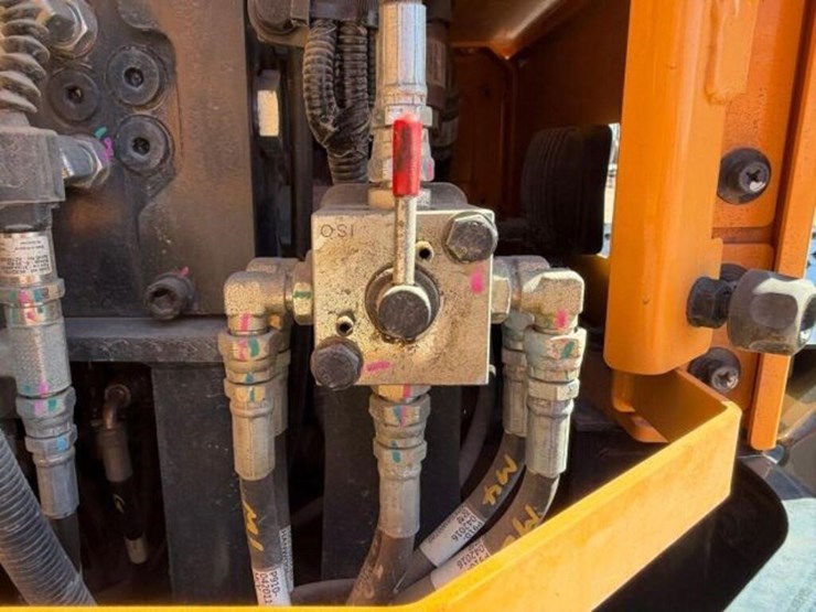 2023-hyundai-hx130a-lcr-image-33