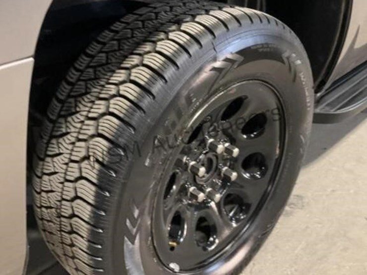 2012-chevrolet-tahoe-image-8