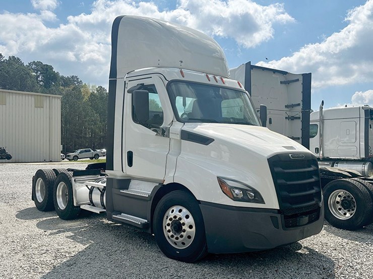 2021-freightliner-cascadia-116-image-1