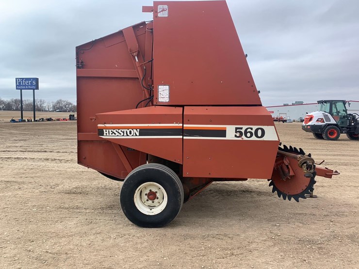 hesston-560-image-4