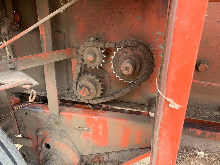 hesston-560-image-17