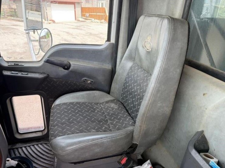 2011-mack-granite-gu813-image-20