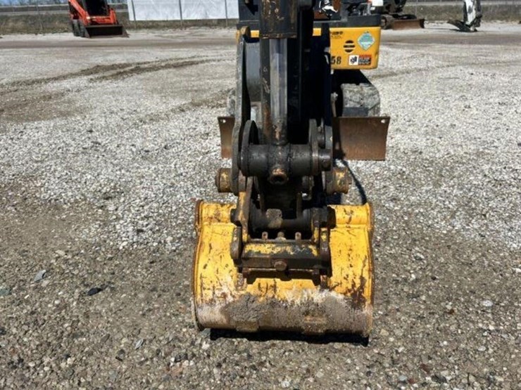 2019-deere-17g-image-19