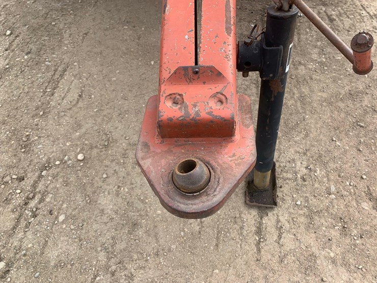 hesston-560-image-21