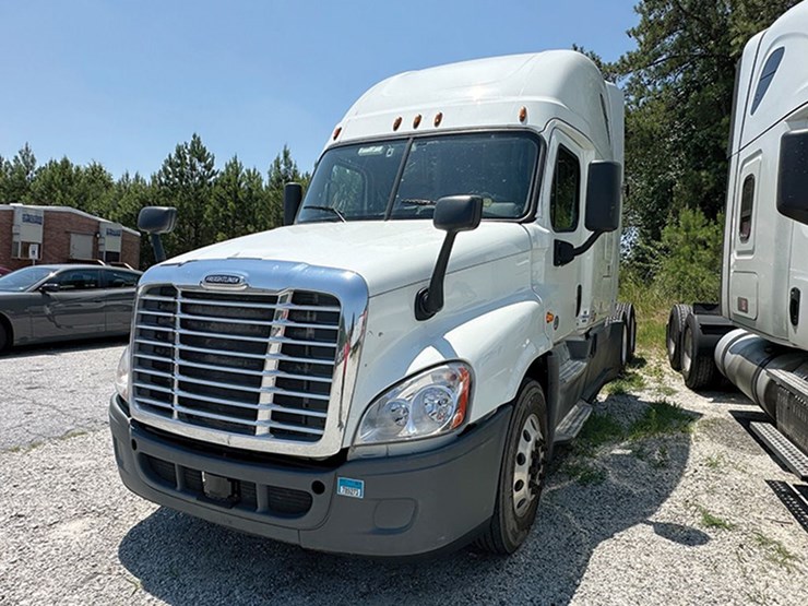 2018-freightliner-cascadia-125-evolution-image-2