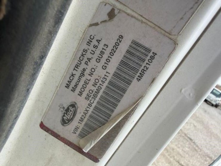 2011-mack-granite-gu813-image-9