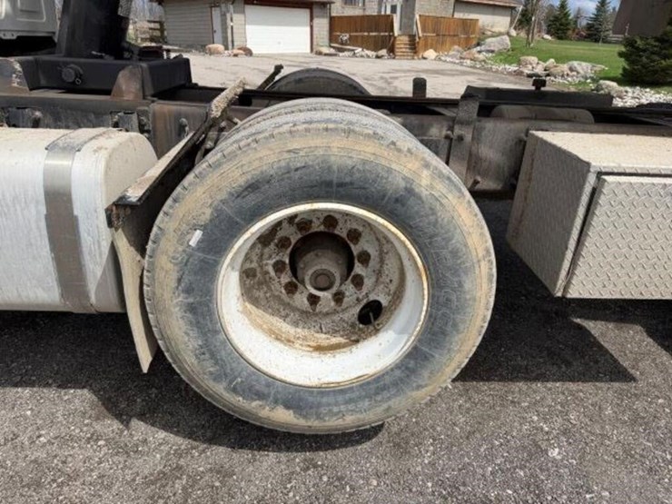 2011-mack-granite-gu813-image-55