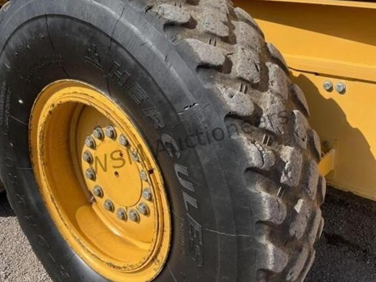 2011-deere-672g-image-8