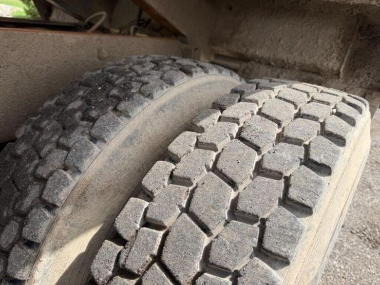 2011-mack-granite-gu813-image-54