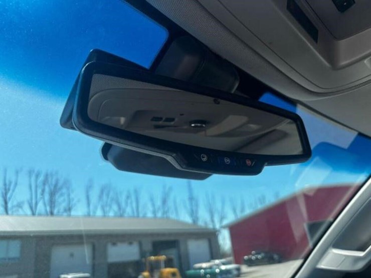 2016-gmc-yukon-denali-image-34