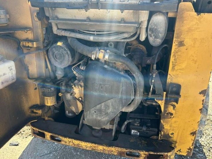 2009-caterpillar-232b2-image-17