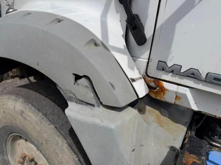 2011-mack-granite-gu813-image-68