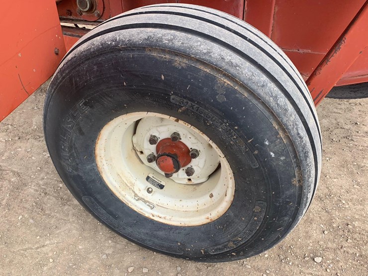 hesston-560-image-20