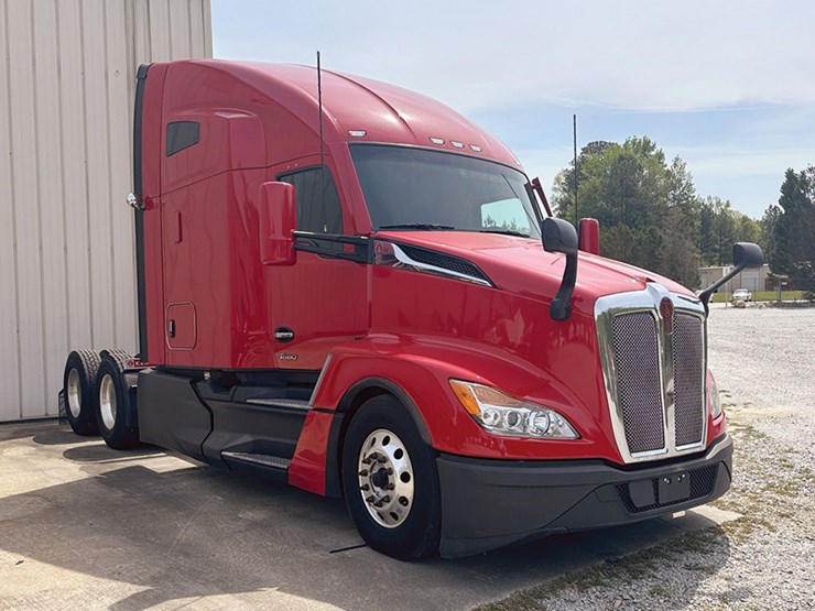 2024-kenworth-t680-image-1