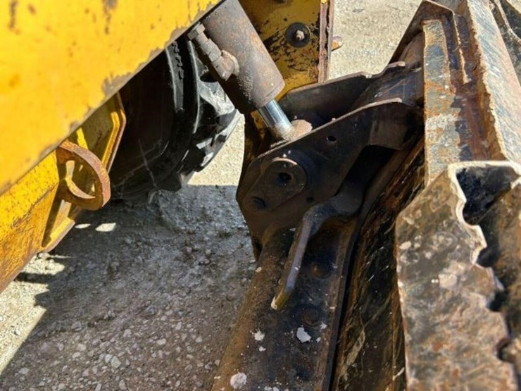 2009-caterpillar-232b2-image-30