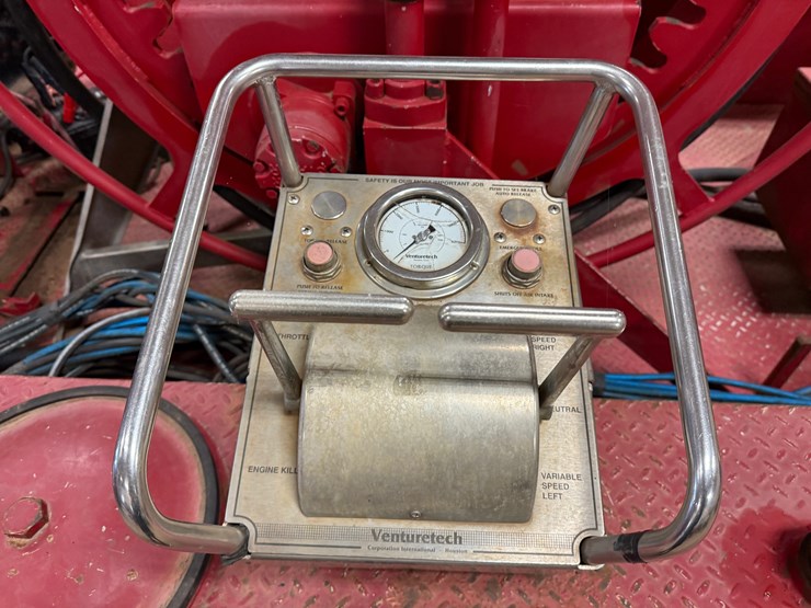 2013-caterpillar-c4.4-image-8