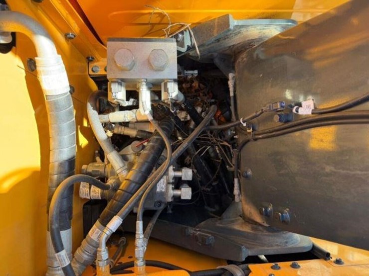 2023-hyundai-hx130a-lcr-image-34