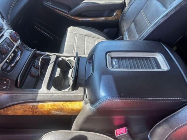 2016-gmc-yukon-denali-image-31