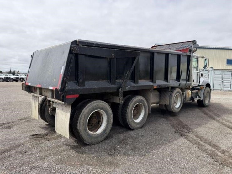 2011-mack-granite-gu813-image-5