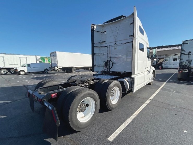 2019-volvo-vnl-760-image-2