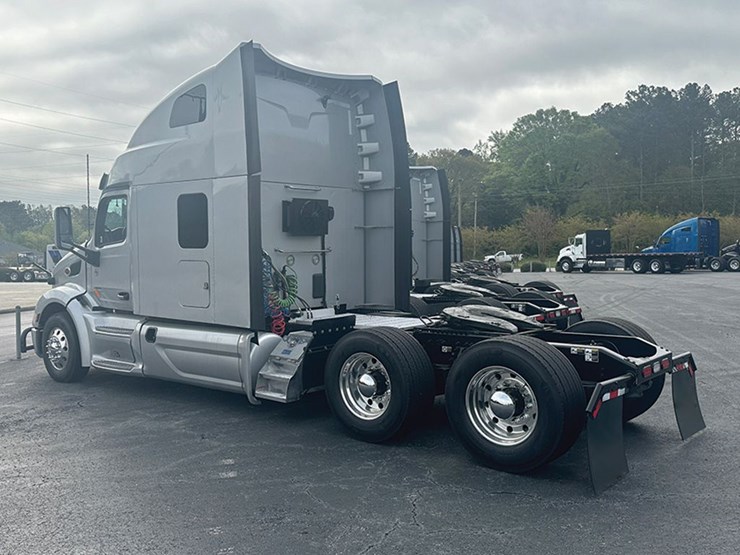 2021-peterbilt-579-image-3