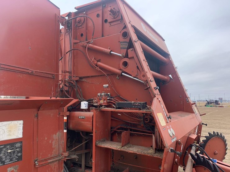 hesston-560-image-15